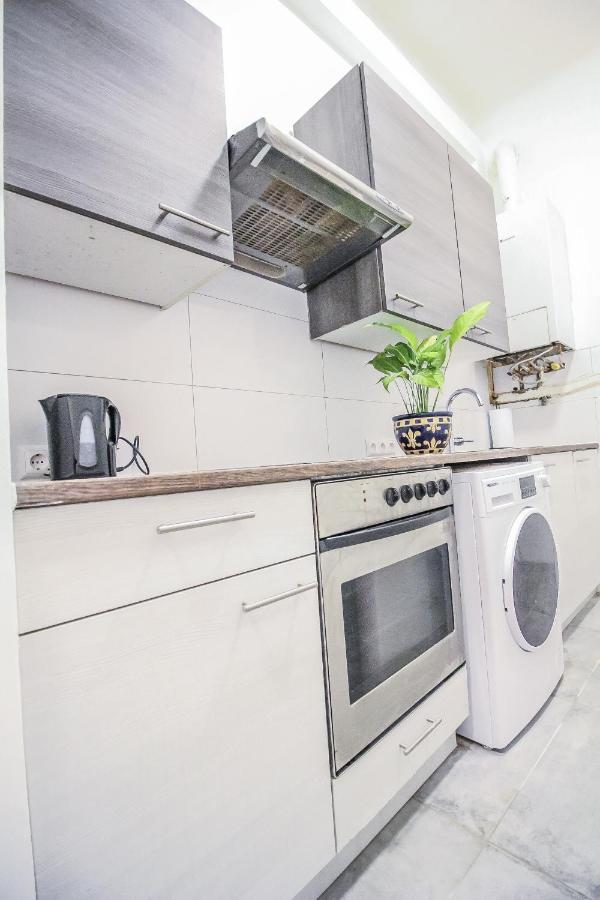 Comfort Quad Room Hn Vienna Exterior photo